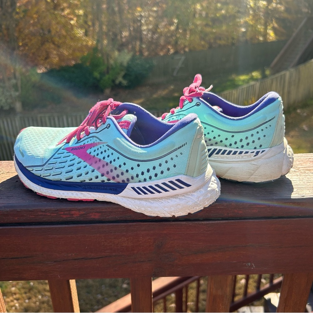 Brooks Adrenaline GTS 21 Women's Athletic Tennis Shoes Sneakers Size 11
